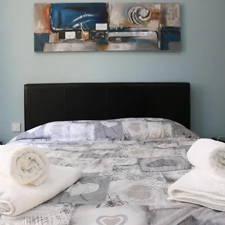 Διαμέρισμα Modern Two Bedroom *
